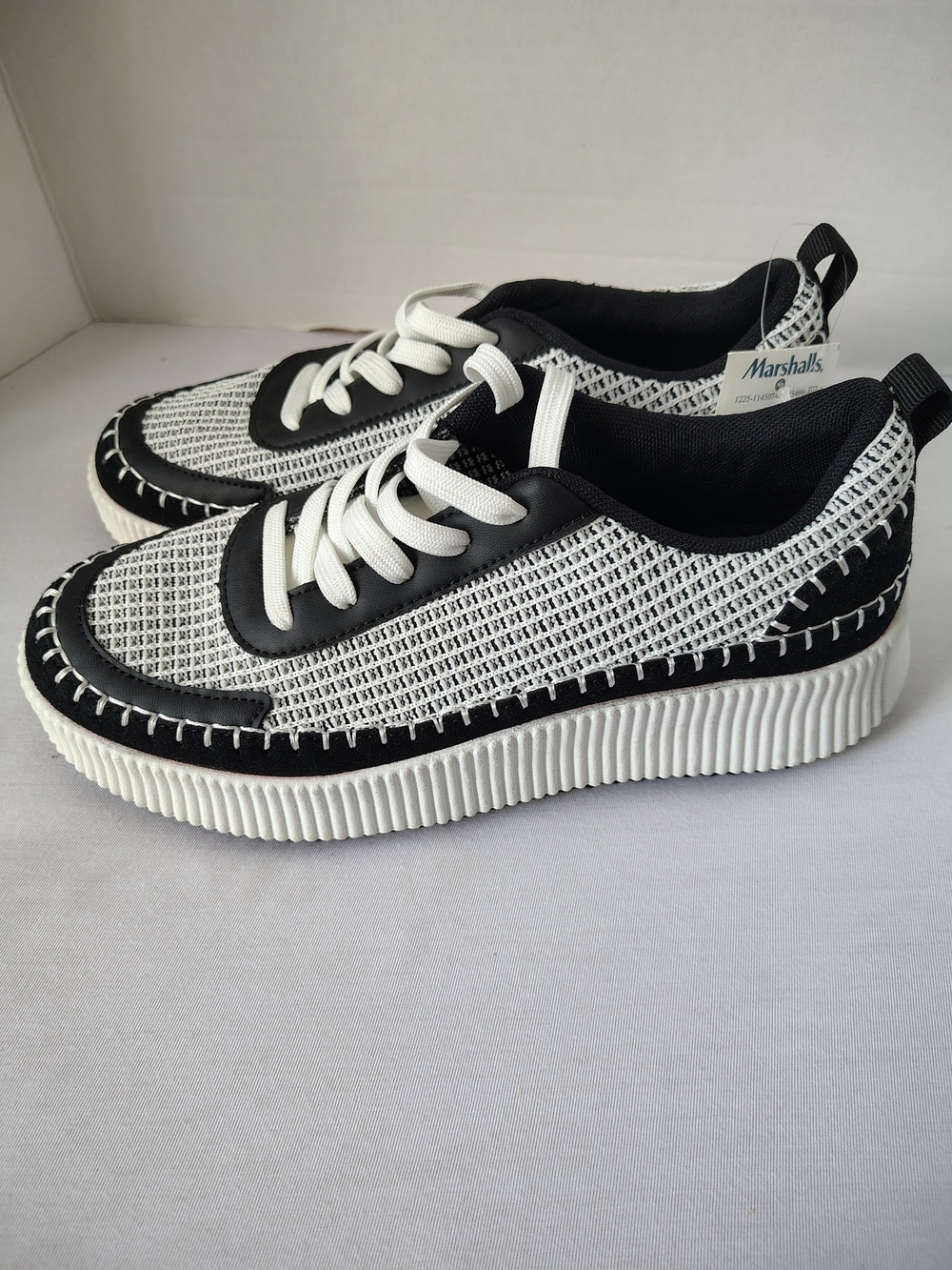 Nicole Miller Casual Black & White Knit Platform Sneakers Size 9 1/2.